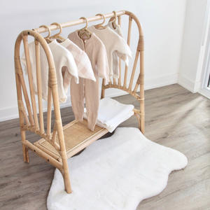 Percheros de mimbre para exhibir ropa de bebé, venta al por mayor, estante colgante de mimbre natural para ropa de niños - Product Image 5
