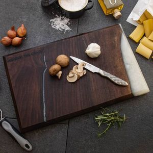 Élégante planche à découper en bois pour présenter du pain frais, du fromage et de la charcuterie lors de pique-niques décontractés à la campagne - Product Image 2