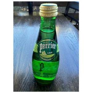 Descubre el agua mineral premium Perrier con carbonatación natural y un sabor suave. - Product Image 3