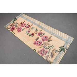 Tapis turc 2,4 x 5,8 pieds, tapis rose à pois en laine - Product Image 1