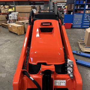 Mini Kubota SCL1000 Crawler Skid Steer Loader Maquinaria de construcción Stand-On Mini Skid Steer para la venta - Product Image 2