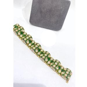 Élégant diamant clouté avec une touche moderne pour les femmes filles pour une tenue de fête Bijoux de déclaration étincelants - Product Image 1