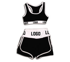 Conjunto de yoga activo para mujer cómodo y elegante para entusiastas del fitness Sujetador deportivo y pantalones cortos con logotipo en la cintura - Product Image 5