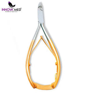 Coupe-ongles de qualité médicale pour ongles épais, couleur dorée, en acier inoxydable chirurgical, ouverture large, par INNOVAMED - Product Image 2