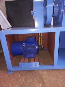 Broyeur de déchets plastiques industriels robuste / Automatique / Taille 30 pouces / Capacité 250 kg/heure / Cylindre hydraulique - Product Image 4