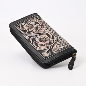 Cartera de Mujer Hecha a Mano en Cuero Vacuno de Grano Completo, Bolso de Mano de Cuero Repujado con Ranuras para Tarjetas - Product Image 3