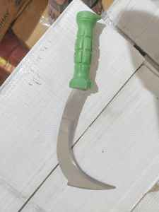 Faucille de jardin en acier à dents de fer avec lame de 11 pouces, finition zinguée et oxyde noir, manche en bois/plastique, 110 g - Product Image 3