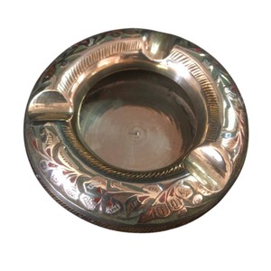 Cendrier orné en bronze doré, inutilisé, fait à la main, entièrement gravé, détails vintage, laiton massif, motif floral gravé, décoration d'intérieur - Product Image 3