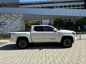 Toyota Tacoma TRD Sport 2024, Doble Cabina, Tracción Trasera - Product Image 3