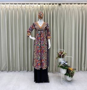 PARA ESTA PRÓXIMA TEMPORADA DE NAVARATRI, NUESTRO EXCLUSIVO PAR DE SALWAR KAMEEZ REVERSIBLE DE RAYÓN CON ESTAMPADO MODERNO PARA DIWALI Y BODAS - Product Image 4