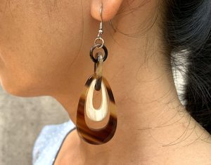 Pendientes de cuerno natural hechos a mano ligeros, elegantes y únicos, ideales para amantes de la moda ecológicos y regalos - Product Image 6