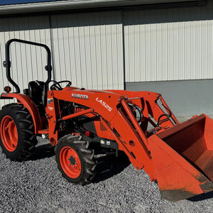 รถแทรกเตอร์ Kubota L2501ซีรีส์2020พร้อมเครื่องยนต์ดีเซลและคุณสมบัติประหยัดน้ำมันที่ออกแบบมาเพื่อการใช้งานที่ยาวนาน - Product Image 1