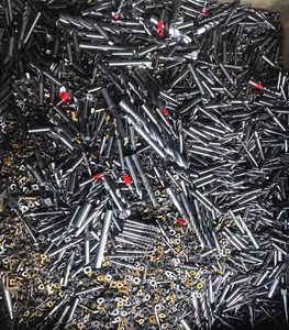 Déchets électroniques de carbure de tungstène de qualité HMS en forme de flocons, matériau de recyclage pour inserts de coupe métalliques destinés à la fusion - Product Image 6
