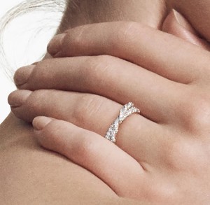 Bague en diamant blanc plaqué argent sterling 925 pour femme Câble Flex Design à deux rangées Bijoux de mode en acier inoxydable sculptés élégants - Product Image 1