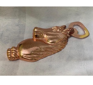 Ouvre-bouteille en métal de conception standard en laiton AK en or fini avec un ouvre-bouteille unique en agate pour accents de bar/vaisselle - Product Image 4