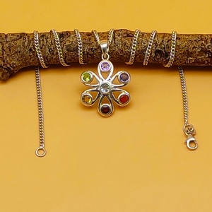 Collar con Colgante de Piedra de 7 Chakras bohemio hecho a mano, diseño de flor clásico de moda con colgantes y dijes finos de piedras preciosas - Product Image 1