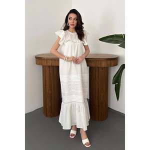Robe blanche avec détail volanté et épaules froncées - Blanc - Product Image 2