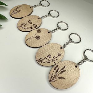 Porte-clés porte-monnaie durable en bois avec logo personnalisé original avec gravure pour Noël et anniversaire-marque ALMOST CRAFT - Product Image 2