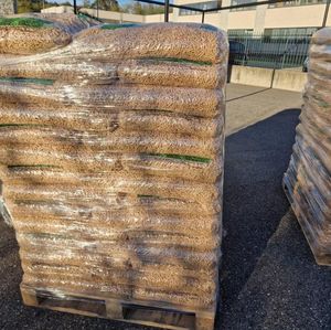 Granulés de bois ENplus A1 de qualité supérieure, forme en morceaux, 15 kg, faible humidité, haute densité, combustible écologique pour foyer et chaudière industrielle - Product Image 4