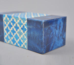Boîte à bijoux rectangulaire en bois de luxe, en résine bleue et incrustations d'os, avec motif géométrique en treillis, fabriquée à la main - Product Image 3