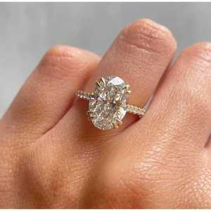 Anillo de Compromiso con Diamante Ovalado de 3.00ct Cultivado en Laboratorio, Doble Garra y Halo Oculto, Certificado IGI - Product Image 1