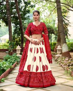 ชุดแต่งกายแนวชนเผ่าที่ทันสมัยผ้าบันดานิมีสีแดงพิมพ์ลาย lehenga choli ด้วยผ้าไหมทัสซาร์ dupatta และเสื้อสำหรับใส่ในงานเทศกาล - Product Image 1