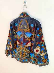 Veste en velours Suzani, style bohème, brodée de fleurs, veste tribale ouzbek artisanale, vêtement extérieur artistique - Product Image 5