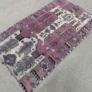 Tapis turc vintage 3,6x6,1 pieds, tapis d'appoint, tapis en laine ombrée violet et blanc - Product Image 2