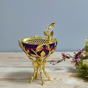 Brûleur de Bahoor décoratif au design antique Brûleur d'encens en laiton parfait porte-encens décoratif pour la décoration de la maison - Product Image 5