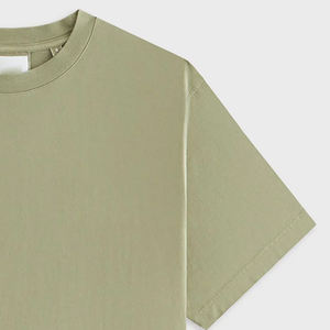 Design minimaliste, coupe décontractée et ajustée, manches courtes, col rond classique, essentiel polyvalent pour la garde-robe, parfait pour les tenues décontractées d'été. - Product Image 4