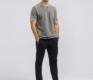 T-shirt pour homme en coton lavé, manches courtes, col rond, couleur unie, jersey tricoté, coupe classique, avec poche. - Product Image 2