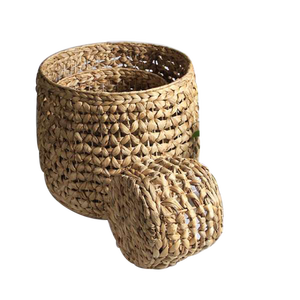Cesta Redonda de Jacinto de Agua Tejida a Mano, Cesta de Almacenamiento Artesanal para Decoración del Hogar, Hecha en Vietnam, KingCraftViet - Product Image 4