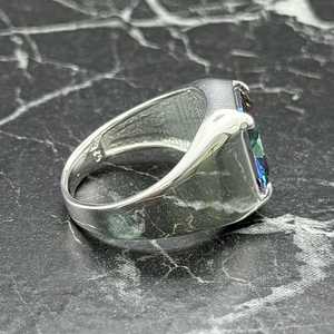 Anillo Moderno Minimalista con Topacio Místico para Hombre, Plata de Ley, Anillo de Estilo Signet con Incrustaciones de Piedras Preciosas Arcoíris, Regalo para Él - Product Image 5