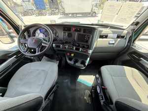 Compre Aquí: Camión Semirremolque Usado de Calidad, Modelo T680 2021, 450HP, Transmisión Automática de 12 Velocidades, Listo para Enviar - Product Image 2