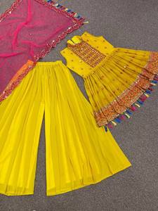 Hermoso bordado Georgette corto Anarkali Kurta con Georgette Sharara y Dupatta, diseñador paquistaní festivo/fiesta - Product Image 4