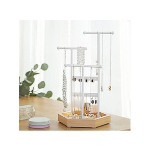 Soporte de almacenamiento de joyería de madera y hierro Tamaño y forma personalizados Soporte de exhibición de joyería para uso de mesa - Product Image 4