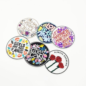 Parche Termoadhesivo de Tela Chenilla Bordada, Parche Personalizado Termoadhesivo, Parche Bordado en 3D con Logotipo de Diseñador, Pegatinas Bordadas para Coser - Product Image 3