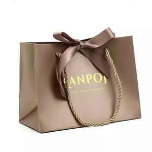 Fashionable Paper Gift Packaging Bag Luxury Paper Shopping Bag with Ribbon Small Heavy-Duty Party Kraft Paper Bag
