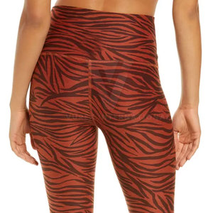 Venta directa de fábrica Legging de yoga transpirable de cintura media para mujer Logotipo personalizable más vendido Ropa de fitness informal - Product Image 5