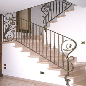 Rampe d'escalier en fer forgé personnalisée et moderne fabriquée au Vietnam Rampe décorative en fer pour l'intérieur Fournisseur de confiance - Product Image 4