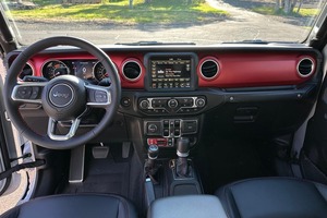 Voiture d'occasion fiable, Jeep Gladiator Rubicon 4x4 Turbodiesel V6, 4 roues motrices, modèle 2023 - Product Image 4