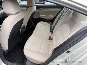 Auto Usado Confiable, Hyundai Elantra SE 2017, Sedán de 4 Puertas (2.0L 4 Cilindros 6A) - Product Image 4