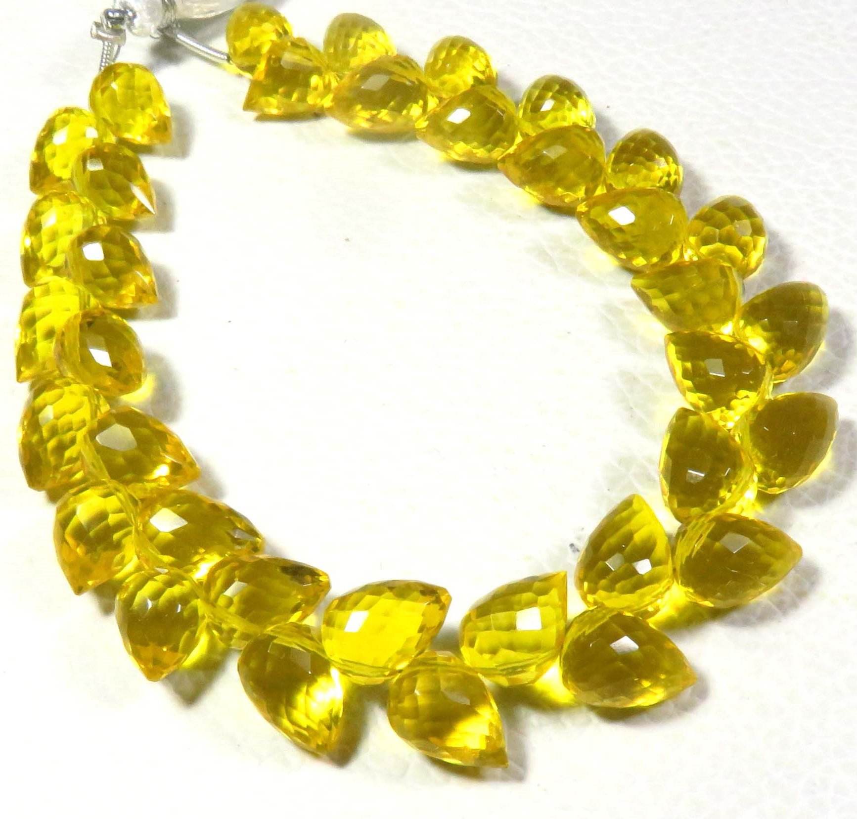 สีเหลือง