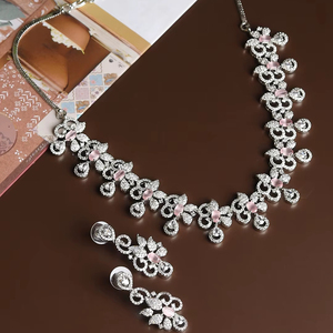Ensemble de bijoux exclusif pour femmes, pour les mariages et les fêtes, collier et boucles d'oreilles en diamants américains de qualité supérieure - Product Image 1