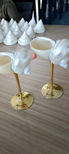 Copa de vino de concha marina, producto artesanal con estructura sólida de concha y aspecto refinado para decoración de comedor de alta gama. - Product Image 5