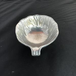 Cuenco DE SERVICIO DE ALUMINIO funcional con cuerpo fuerte adecuado para comidas al aire libre, reuniones navideñas y celebraciones de temporada - Product Image 1