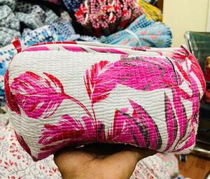 Ensemble 3 pièces Trousse de maquillage en coton matelassé Designer Coton biologique naturel Parfait pour organiser des articles essentiels et personnels - Product Image 2