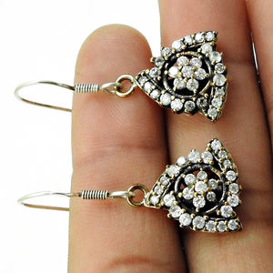 Pendientes de gancho de Plata de Ley 925 hechos a mano de lujo de diseño minimalista tachonados con piedra de Zirconia cúbica accesorios de mujer OEM - Product Image 3