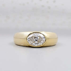 Bague de fiançailles pour femme en diamant de laboratoire certifié IGI, taille ovale, sertie clos, style East West - Product Image 1