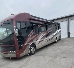 Outdoor Luxury 4WD Mobile Motorhome Caravan - Product Image 4